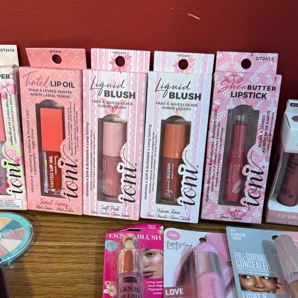 Assorted Makeup Collection $ value - Picture 4 of 8